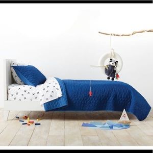 Pillowfort Twin Size Quilt & Pillow Sham- Navy